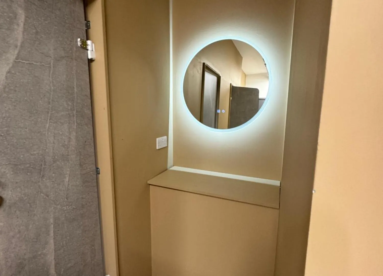 Komo Pods 0*, Londen